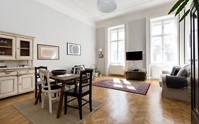 King Rustik & Central Apartment